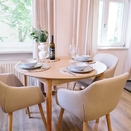 Stay-a-while I Etta - Hans I Wlan, Kostenloser Parkplatz, Waschmaschine Зебниц